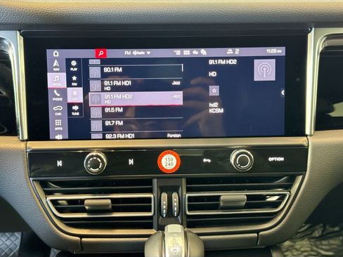 Used 2025 Porsche Macan image 29