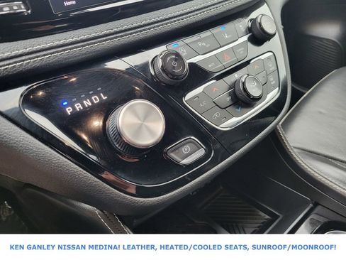 Used 2025 Chrysler Pacifica Limited image 29