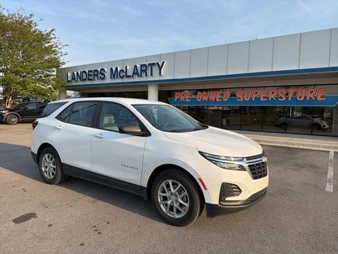 Used 2024 Chevrolet Equinox LS w/ Driver Confidence II Package image 1