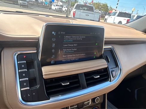 Used 2022 Chevrolet Suburban Premier image 39