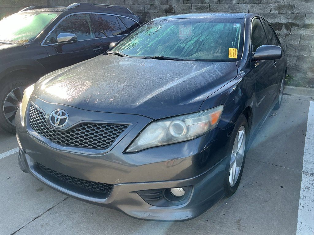 Used 2011 Toyota Camry SE w/ Sport Leather Pkg FWD image 2