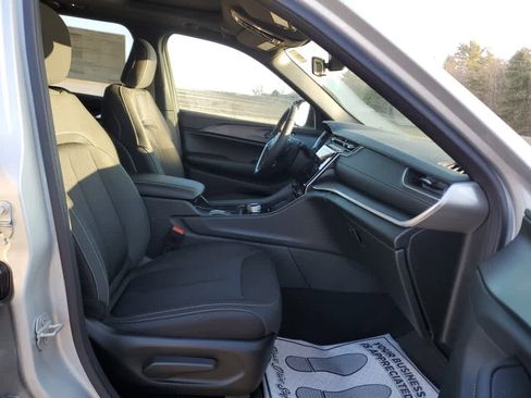 New 2025 Jeep Grand Cherokee Laredo X w/ Luxury Tech Group I image 24