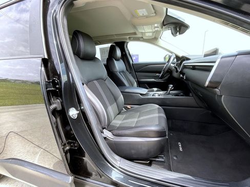 Used 2025 MAZDA CX-50 AWD 2.5 S w/ Premium Package image 16