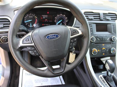 Used 2015 Ford Fusion SE FWD image 18