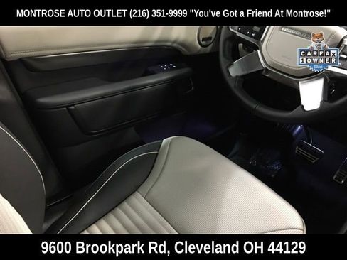 Used 2024 Land Rover Discovery Metropolitan Edition image 28