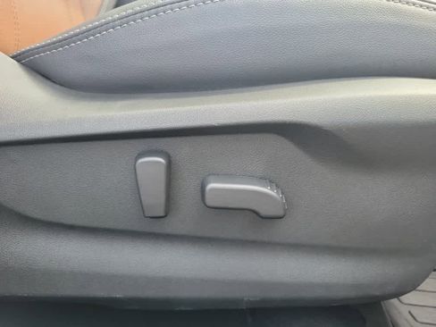 Used 2023 Subaru Forester Touring image 31