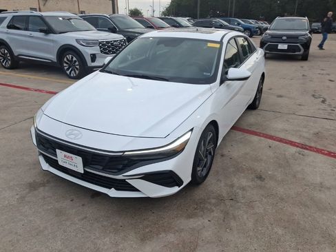 Used 2025 Hyundai Elantra SEL FWD image 1