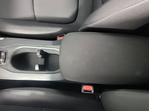 Used 2024 Toyota Corolla Cross LE image 32