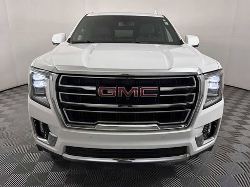 Used 2022 GMC Yukon XL SLT w/ SLT Premium Package image 2