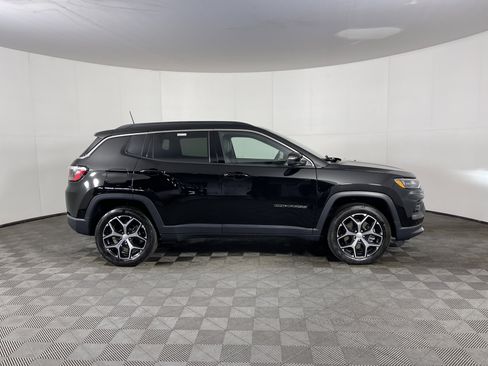 Used 2024 Jeep Compass Limited image 5