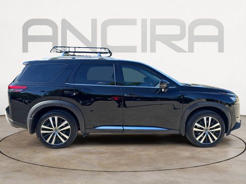 Used 2024 Nissan Pathfinder Platinum image 11