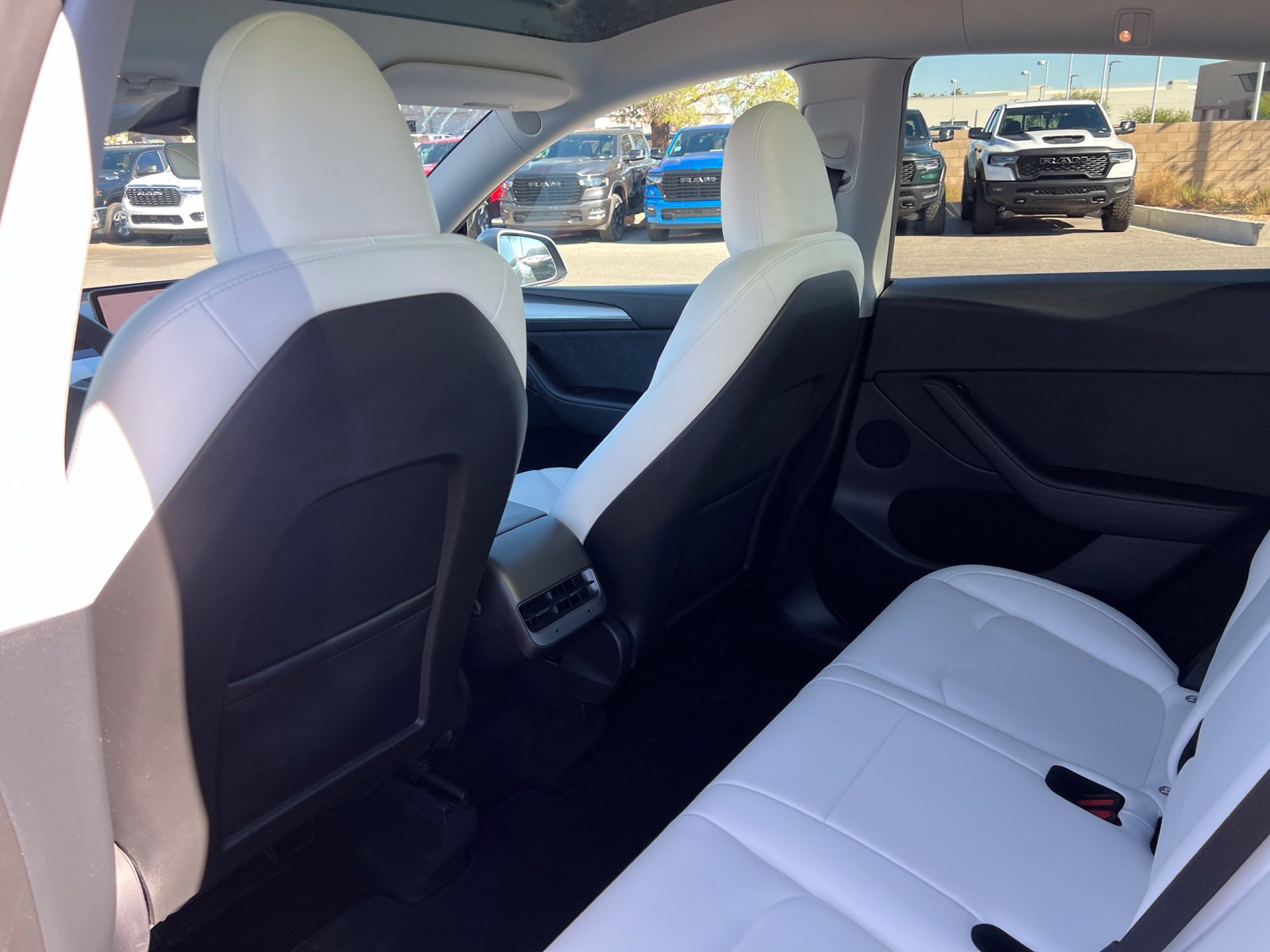 Used 2024 Tesla Model Y Long Range AWD/4WD image 26