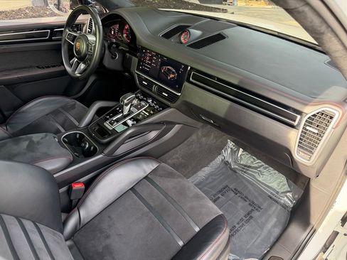 Used 2023 Porsche Cayenne GTS image 33