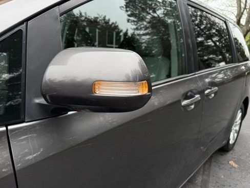 Used 2017 Toyota Sienna Limited image 28