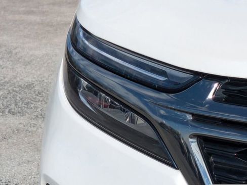 Used 2023 Chevrolet Equinox RS w/ RS Leather Package image 11