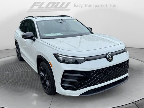 New 2025 Volkswagen Tiguan SE R-Line image 1