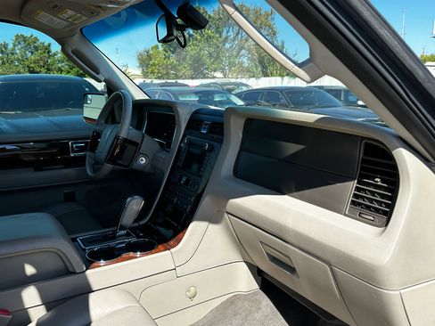 Used 2012 Lincoln Navigator 2WD image 27