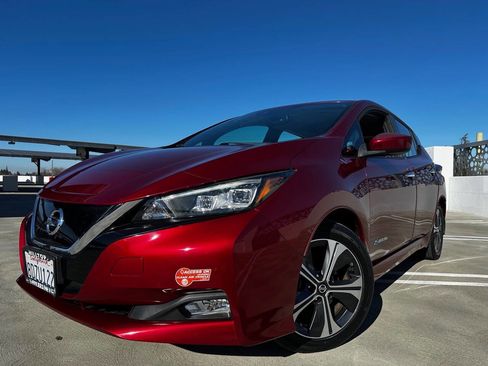 Used 2018 Nissan Leaf SV w/ SV Technology Package image 1