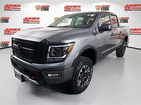Used 2024 Nissan Titan PRO-4X image 12