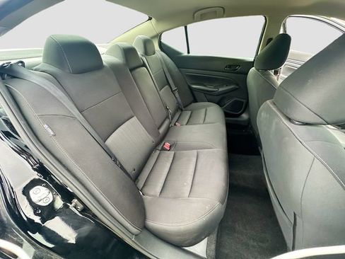 Used 2024 Nissan Altima 2.5 SV FWD image 25