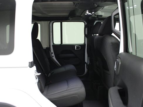 Used 2023 Jeep Wrangler Unlimited Sahara AWD/4WD image 15