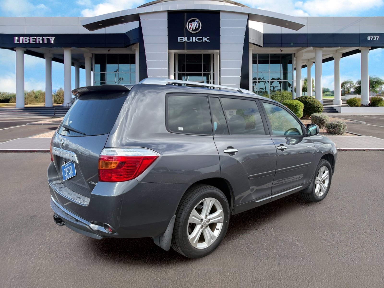 Used 2010 Toyota Highlander Limited w/ Extra Value Pkg 8 AWD/4WD image 2