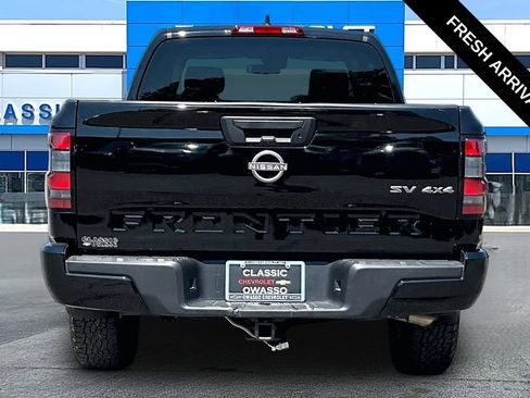 Used 2022 Nissan Frontier SV AWD/4WD image 4