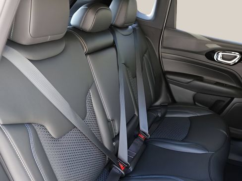 New 2026 Jeep Compass Latitude AWD/4WD image 17