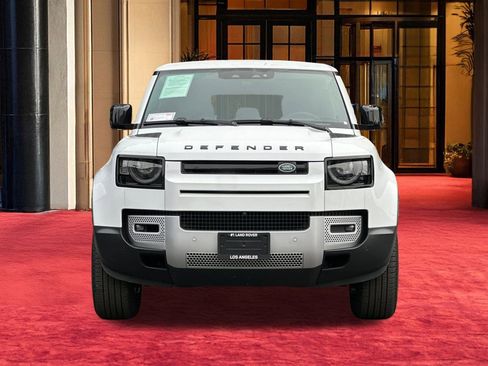 Used 2025 Land Rover Defender 110 S image 7