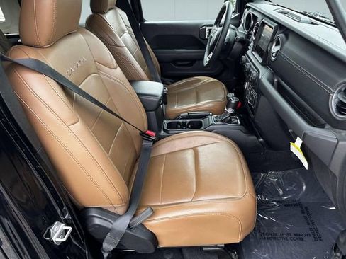 Used 2023 Jeep Wrangler Unlimited Sahara w/ Cold Weather Group AWD/4WD image 29