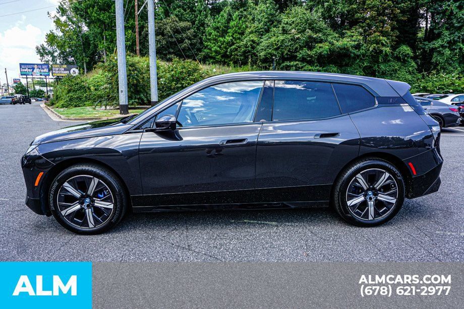 Used 2024 BMW iX xDrive50 w/ Premium Package AWD/4WD image 6