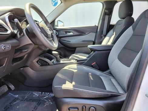 Used 2023 Chevrolet TrailBlazer LT w/ Convenience Package AWD/4WD image 16
