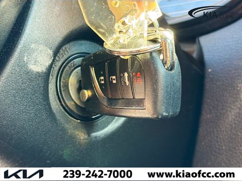 Used 2021 Toyota Corolla SE image 30