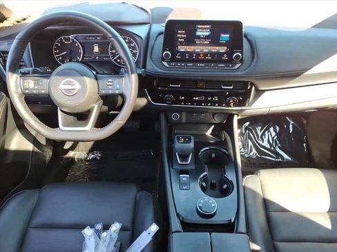 Used 2022 Nissan Rogue SV w/ SV Premium Package image 11