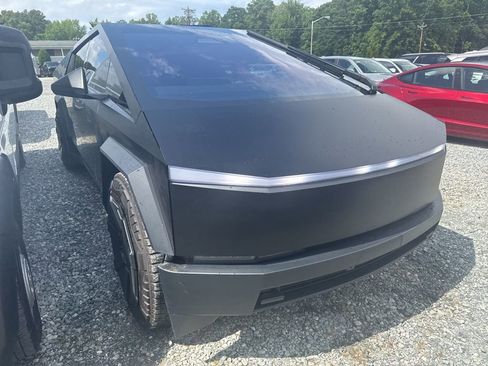 Used 2024 Tesla Cybertruck AWD Crew Cab image 2