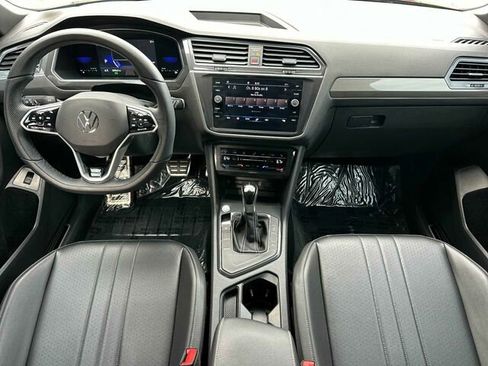 Used 2022 Volkswagen Tiguan SE R-Line image 16
