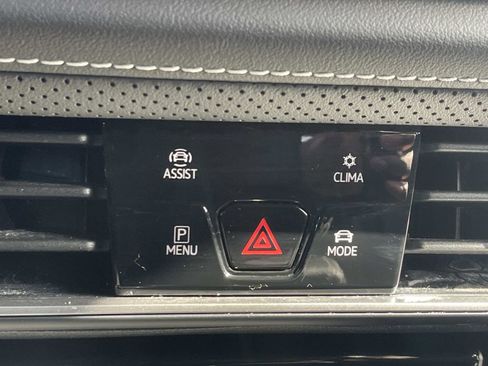 Used 2025 Volkswagen Atlas SE image 29