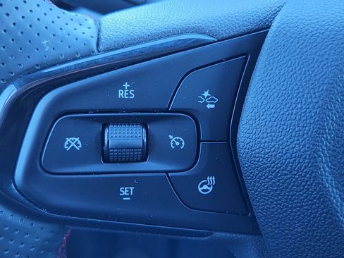 Used 2025 Chevrolet Trax RS image 12