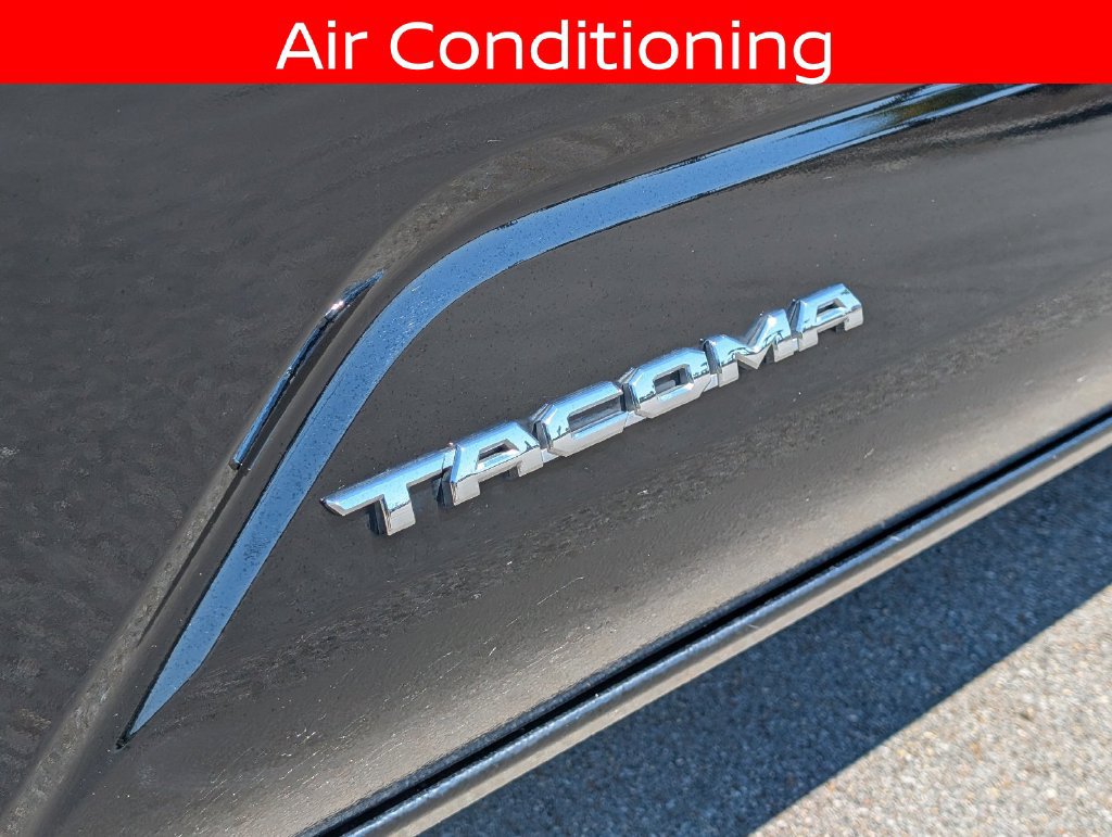 Used 2025 Toyota Tacoma SR5 AWD/4WD image 13