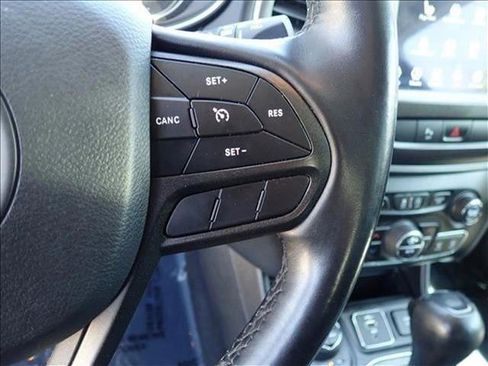 Used 2020 Jeep Cherokee Trailhawk w/ Cold Weather Group AWD/4WD image 15