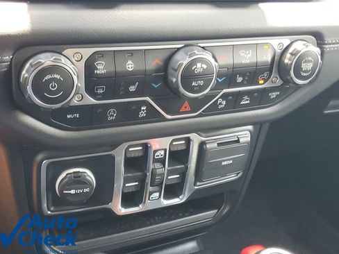 Used 2024 Jeep Wrangler Unlimited Sahara w/ Safety Group AWD/4WD image 28