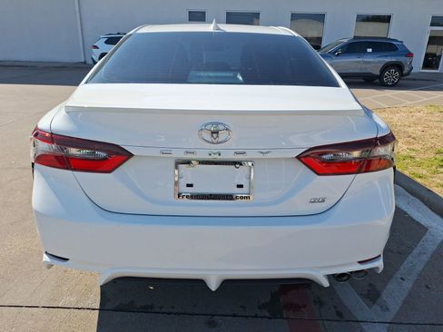 Used 2024 Toyota Camry SE image 5