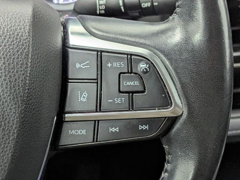 Used 2021 Toyota Highlander XLE image 25