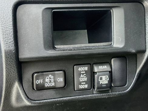 Used 2017 Toyota Tacoma TRD Sport w/ Tow Package (A/T) AWD/4WD image 11
