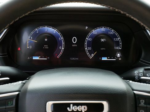 Used 2023 Jeep Grand Cherokee Altitude AWD/4WD image 21