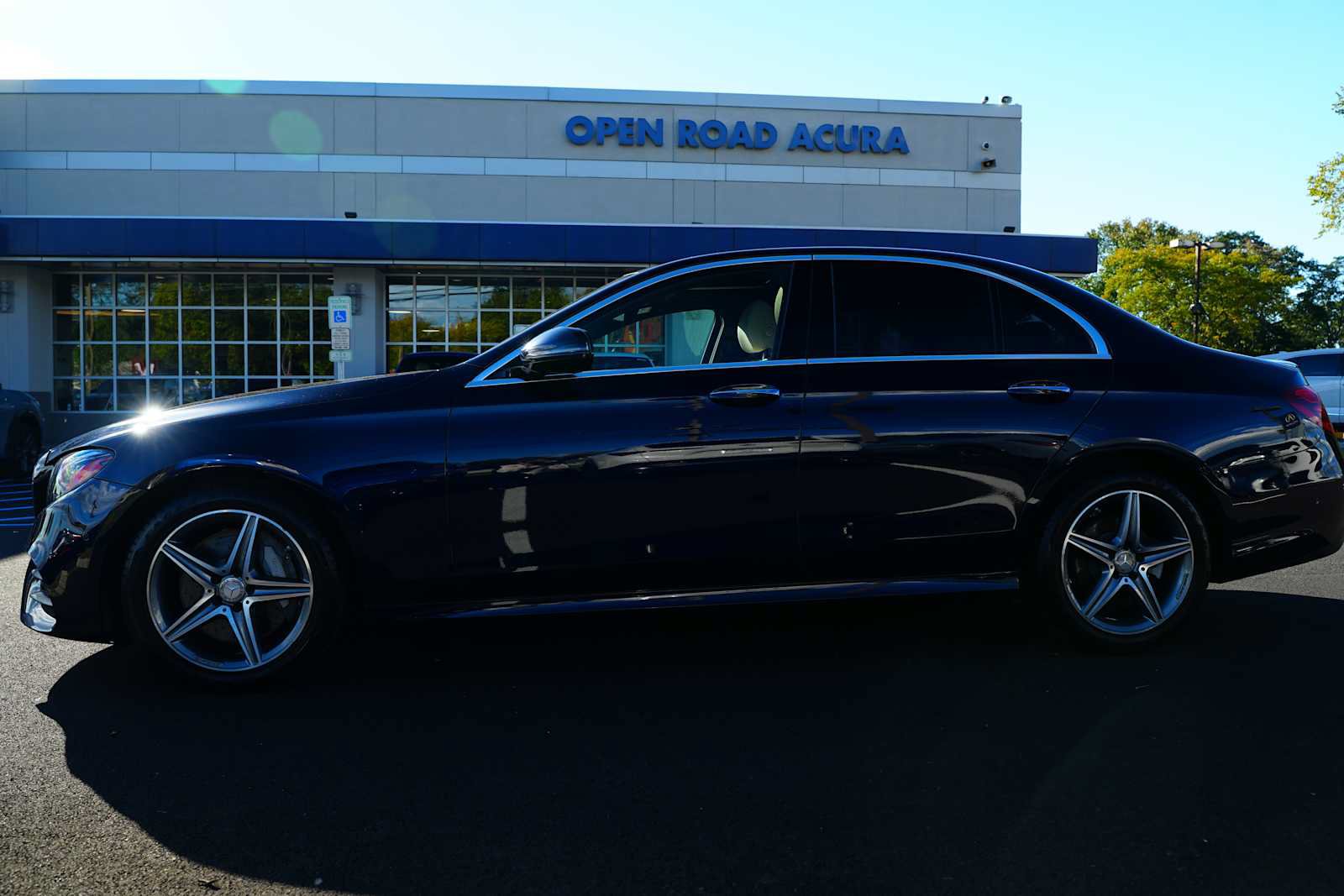 Used 2017 Mercedes-Benz E 300 4MATIC image 4