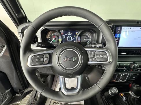 Certified 2025 Jeep Wrangler Unlimited Sahara AWD/4WD image 20