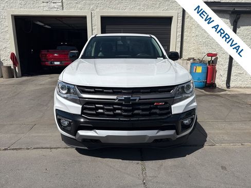 Used 2022 Chevrolet Colorado Z71 AWD/4WD image 2