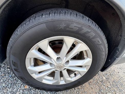 Used 2016 Nissan Rogue SV image 28