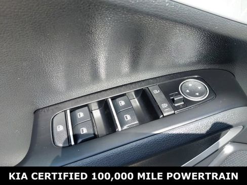 Certified 2025 Kia Soul LX w/ LX Technology Package FWD image 15